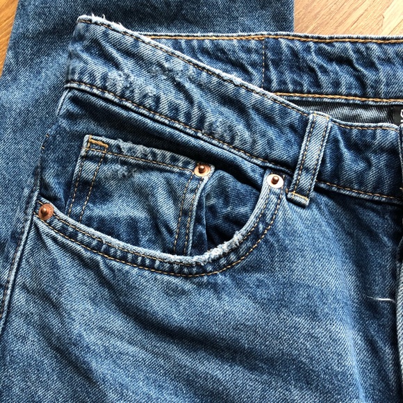 H&M High-Waisted Straight Leg Jeans - Picture 4 of 9